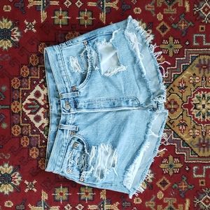 ❤ VINTAGE | 501s - Levi's - '90s - Perfect Light Wash Cutoffs- Wardrobe Staple